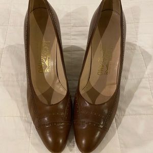 Ferragamo 👠 heels. Italian leather!
